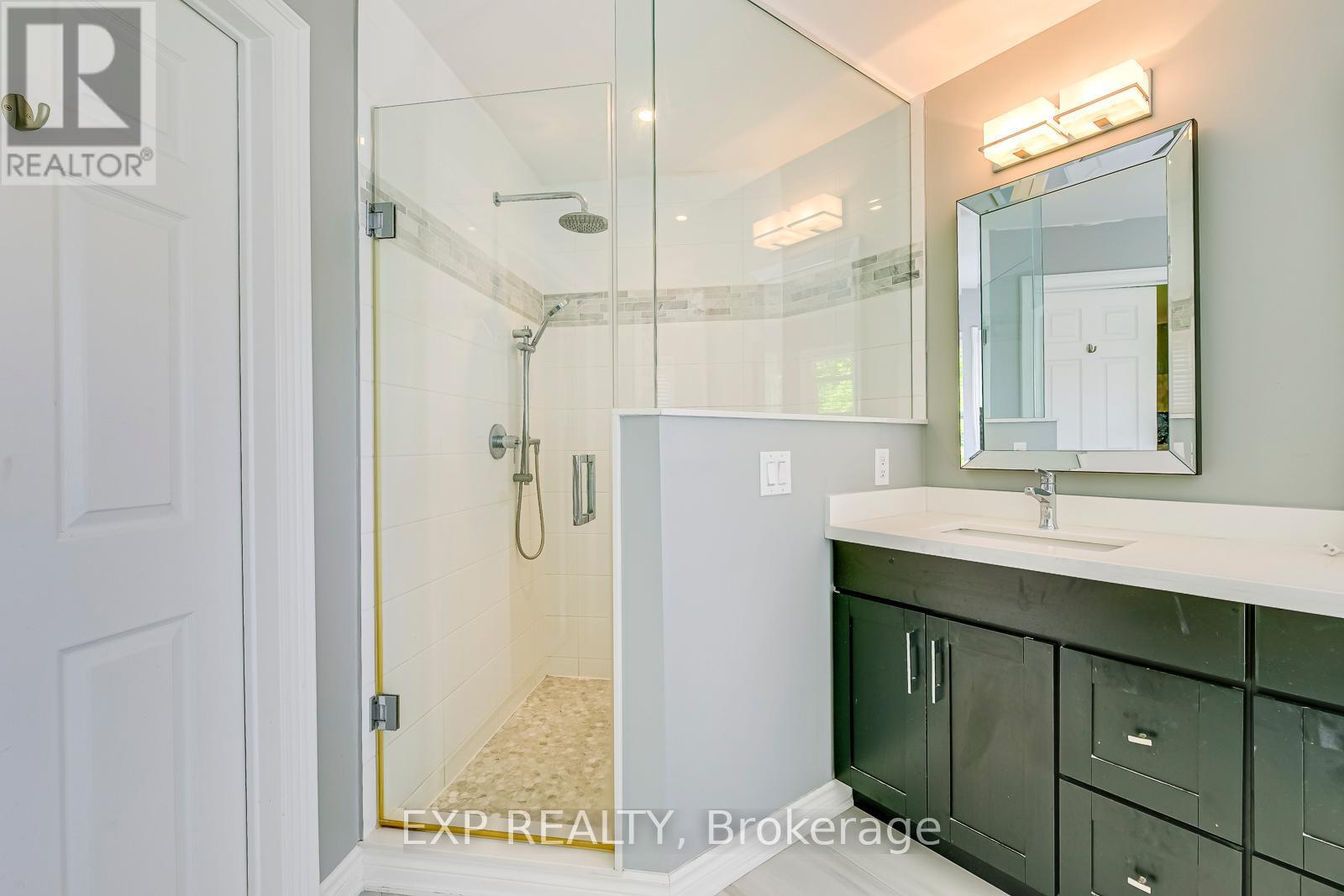 1117 Berkshire Court, Oakville, Ontario  L6M 2L7 - Photo 30 - W12859032