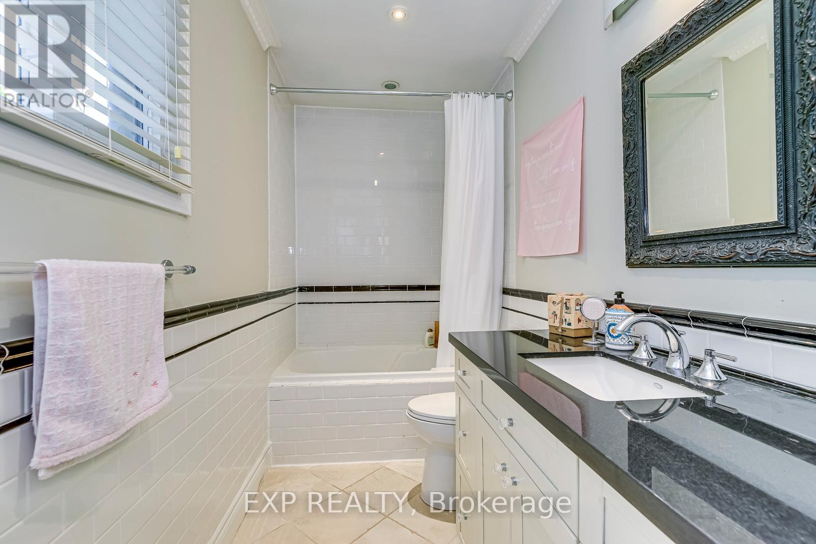 1117 Berkshire Court, Oakville, Ontario  L6M 2L7 - Photo 38 - W12859032