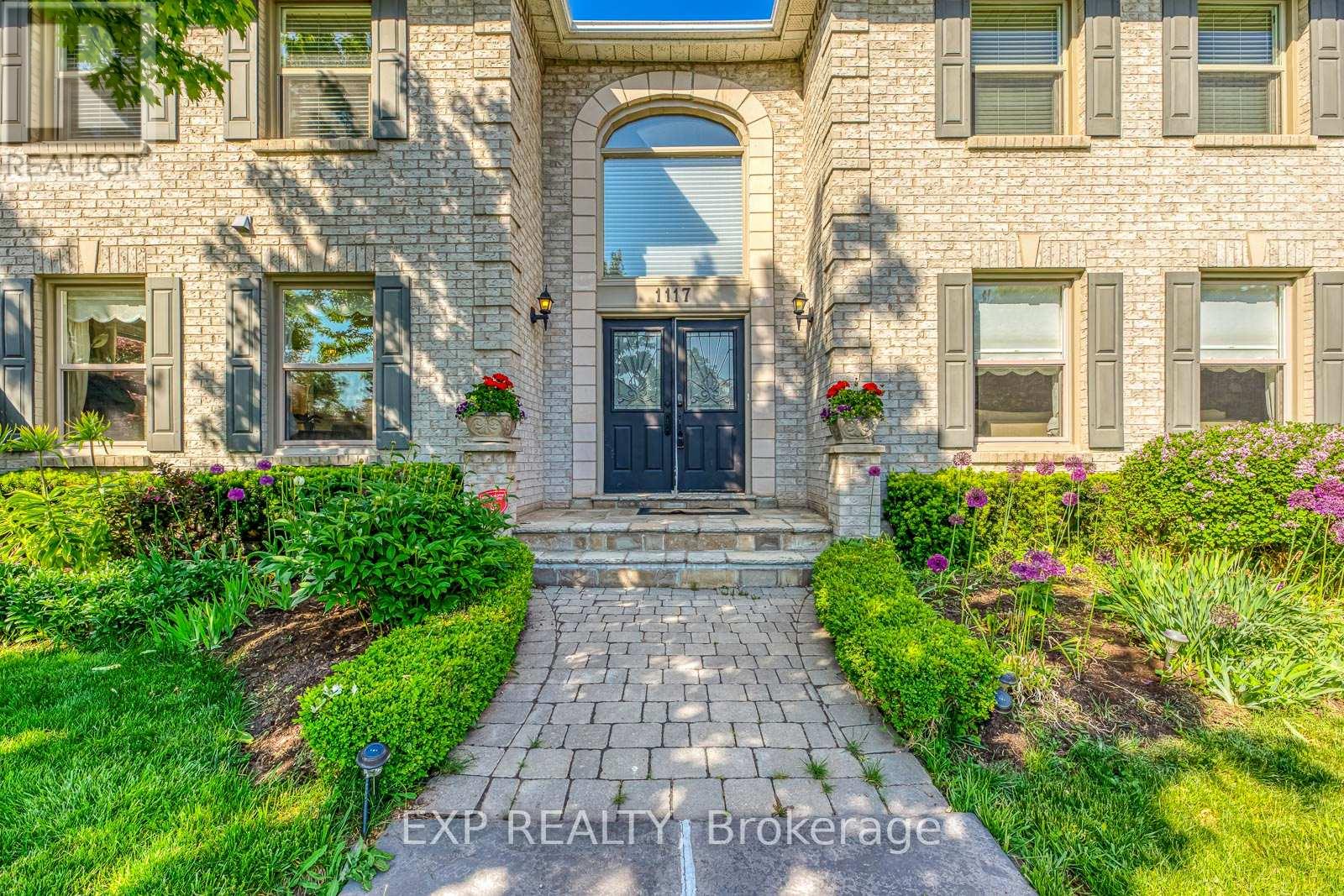 1117 Berkshire Court, Oakville, Ontario  L6M 2L7 - Photo 4 - W12859032