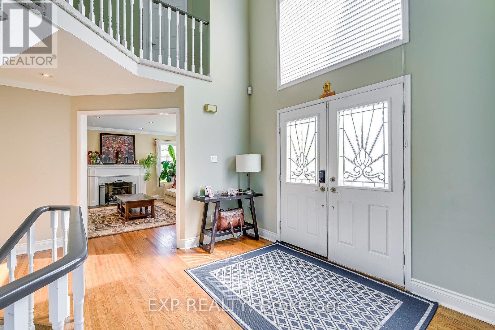 1117 Berkshire Court, Oakville, Ontario  L6M 2L7 - Photo 5 - W12859032