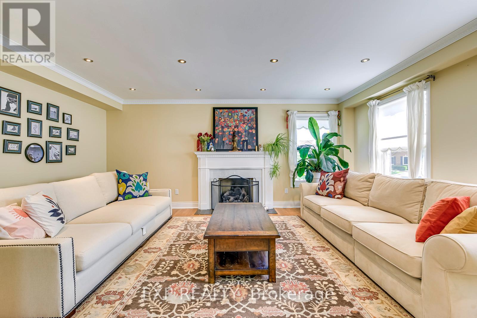 1117 Berkshire Court, Oakville, Ontario  L6M 2L7 - Photo 6 - W12859032