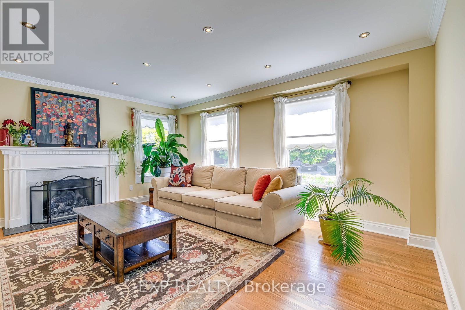 1117 Berkshire Court, Oakville, Ontario  L6M 2L7 - Photo 7 - W12859032