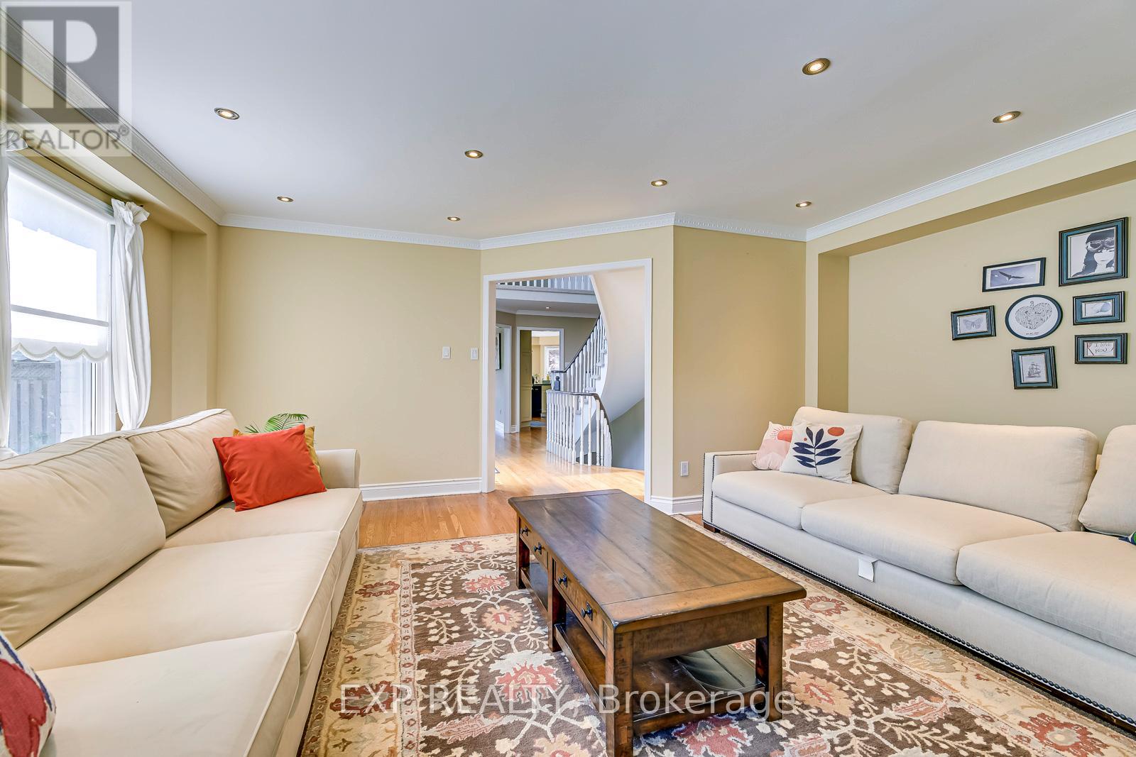 1117 Berkshire Court, Oakville, Ontario  L6M 2L7 - Photo 8 - W12859032