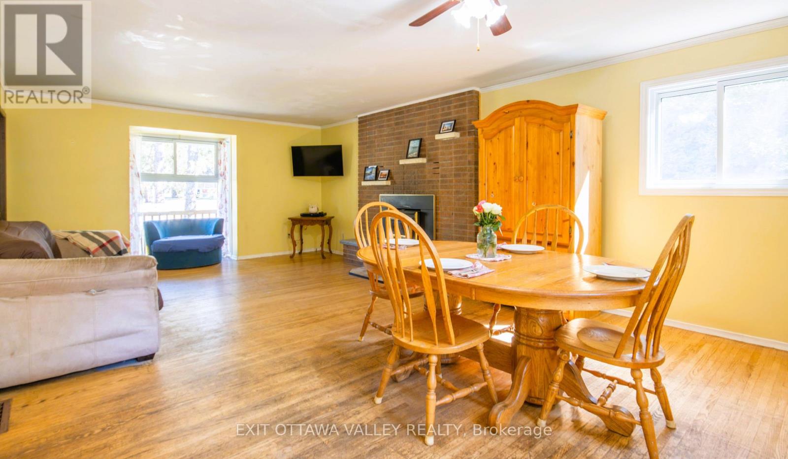 23 Sprucedale Avenue, Madawaska Valley, Ontario  K0J 1B0 - Photo 22 - X12859066