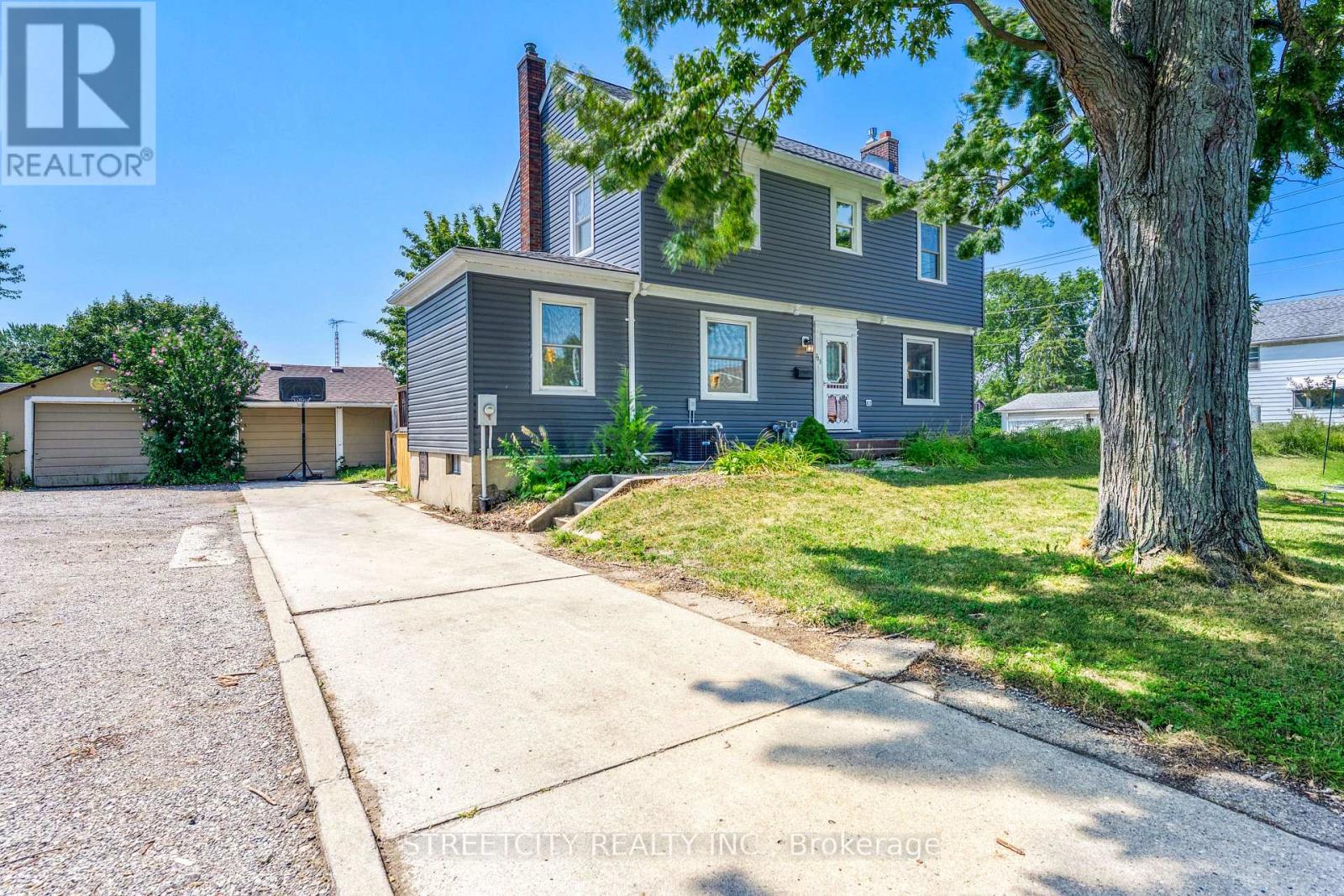 703 Wellington Street, Sarnia, Ontario  N7T 1J3 - Photo 3 - X12714910