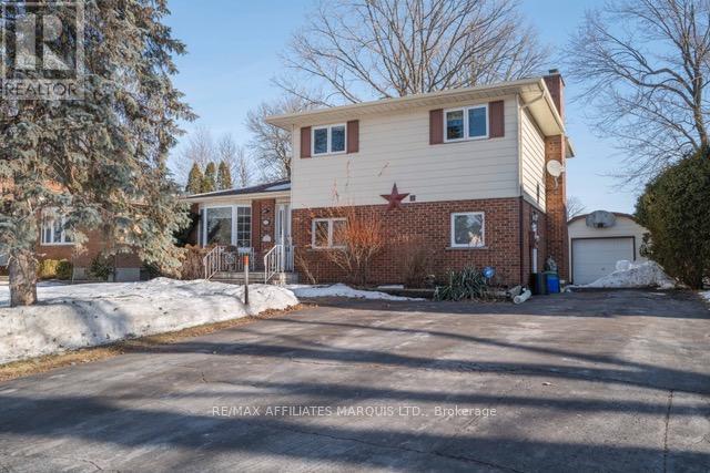 577 LYNWOOD DRIVE, Cornwall, Ontario