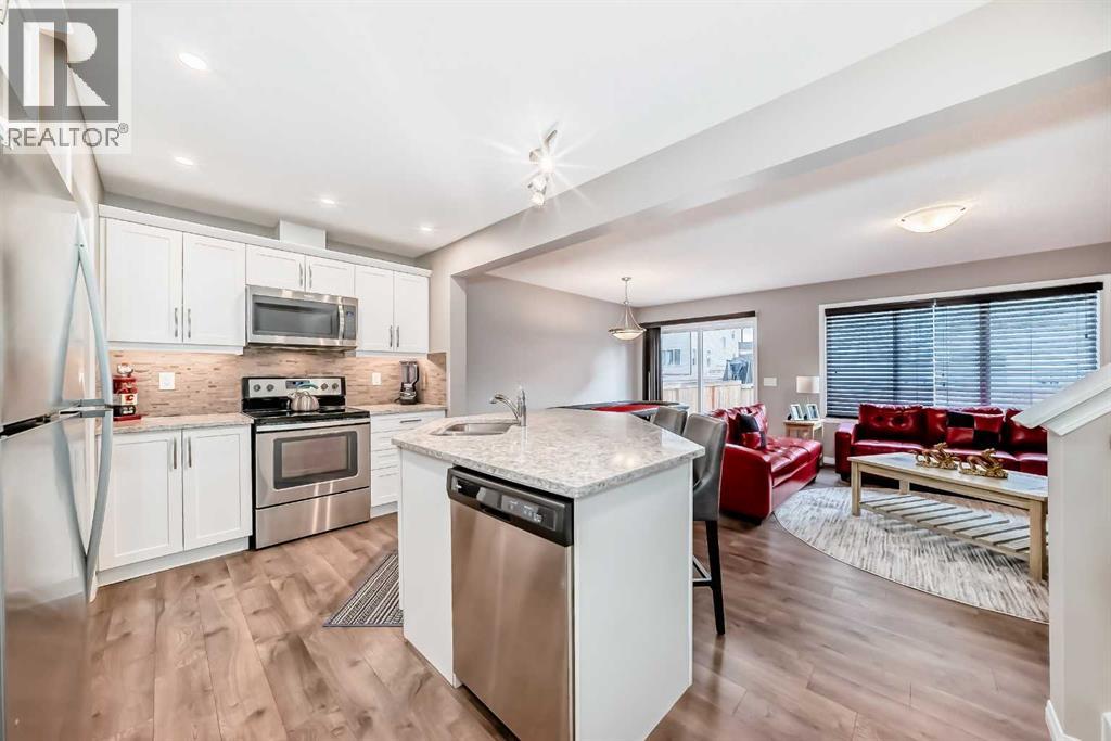 82 Hillcrest Square Sw, Airdrie, Alberta  T4B 4H9 - Photo 5 - A2285277