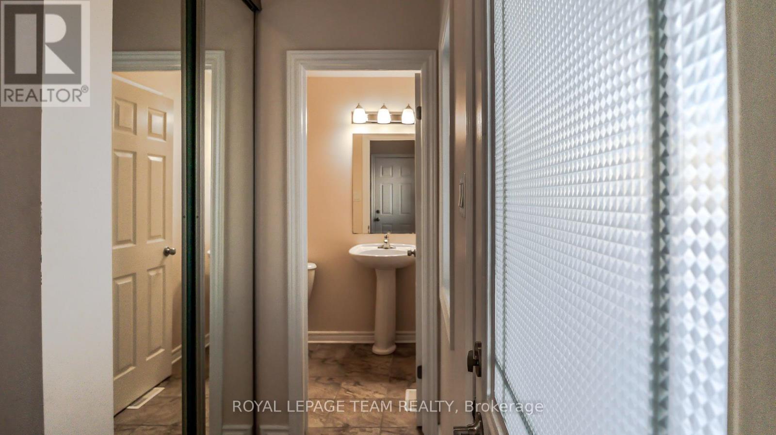 403 Temiskaming Crescent, Ottawa, Ontario  K2J 0V7 - Photo 2 - X12859100