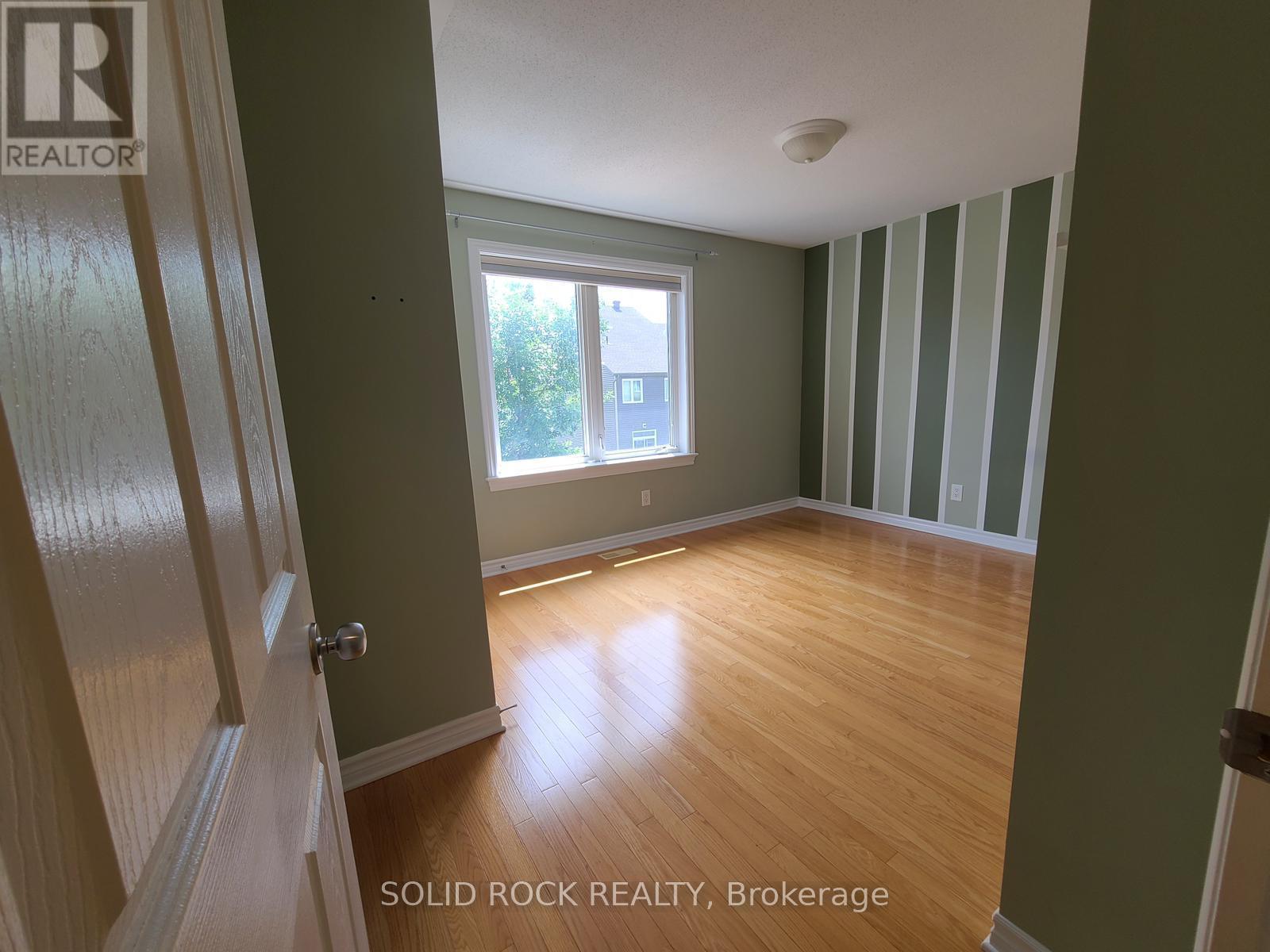 138 Hillman Marsh Way, Ottawa, Ontario  K1T 0A8 - Photo 10 - X12859114