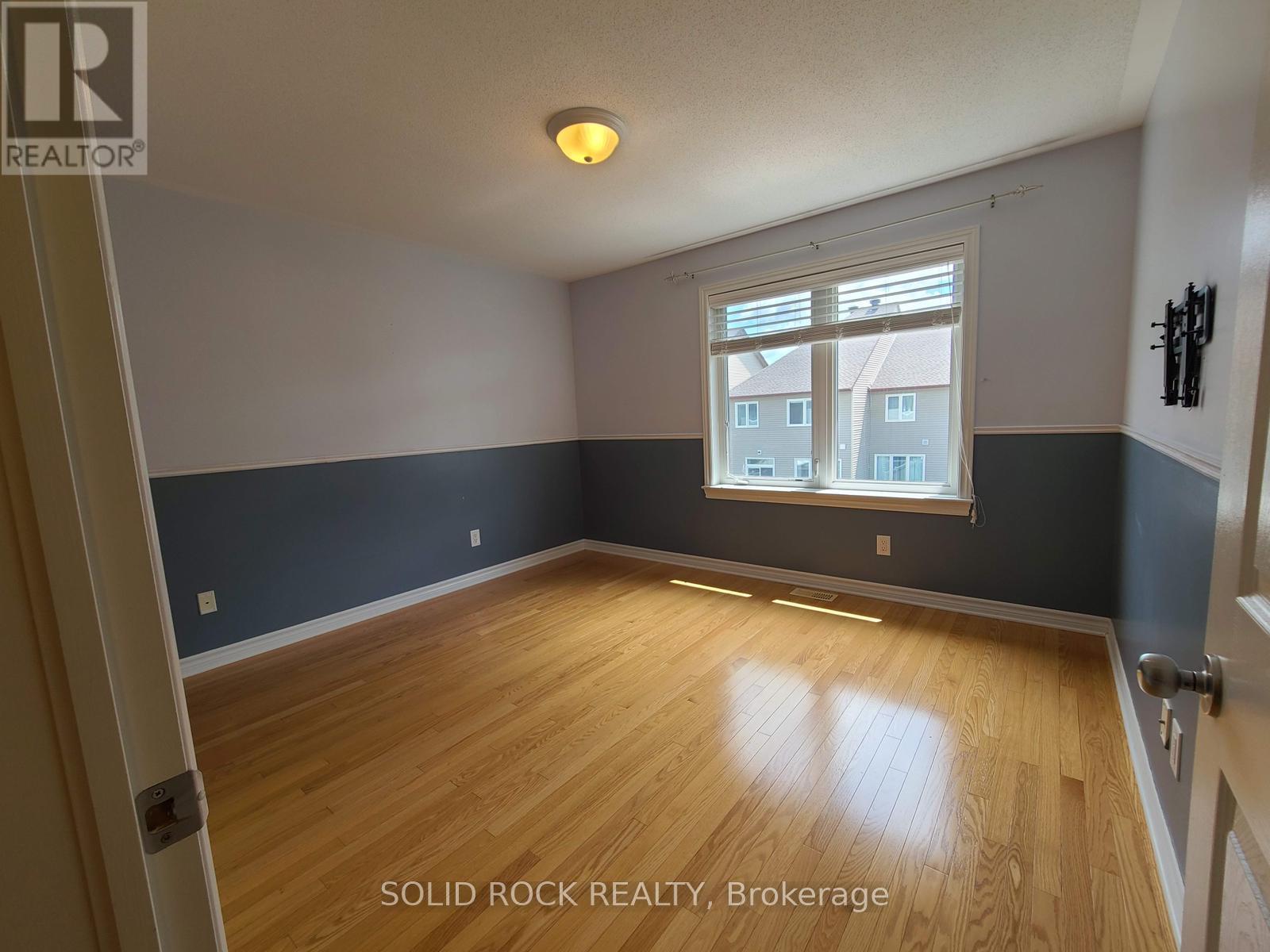 138 Hillman Marsh Way, Ottawa, Ontario  K1T 0A8 - Photo 11 - X12859114