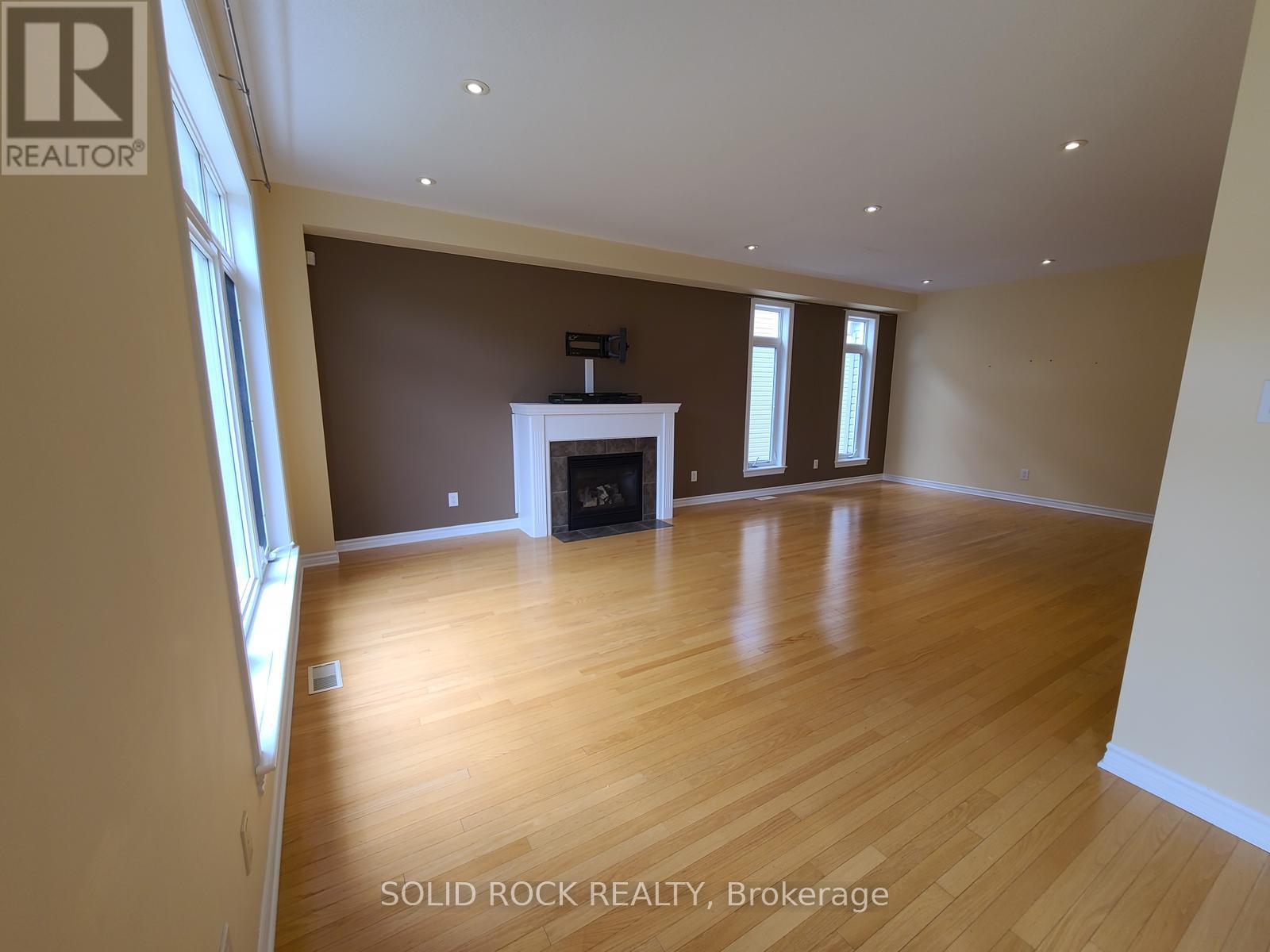 138 Hillman Marsh Way, Ottawa, Ontario  K1T 0A8 - Photo 2 - X12859114