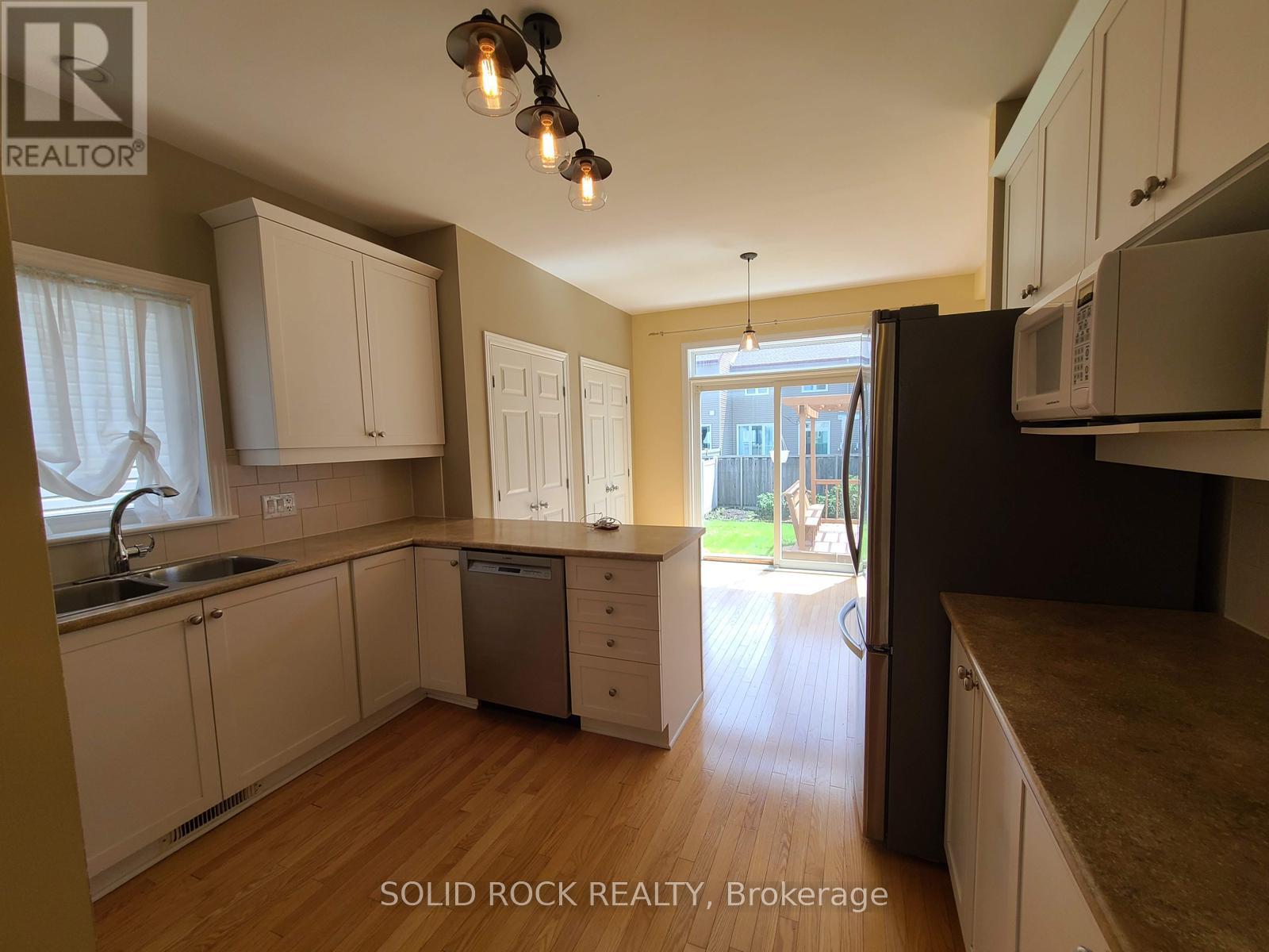 138 Hillman Marsh Way, Ottawa, Ontario  K1T 0A8 - Photo 4 - X12859114