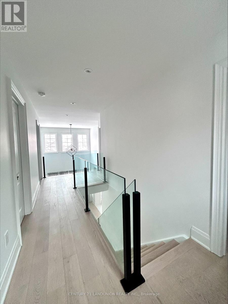 106 Santa Maria Trail, Vaughan (Vellore Village), Ontario  L6A 3G9 - Photo 8 - N12859102