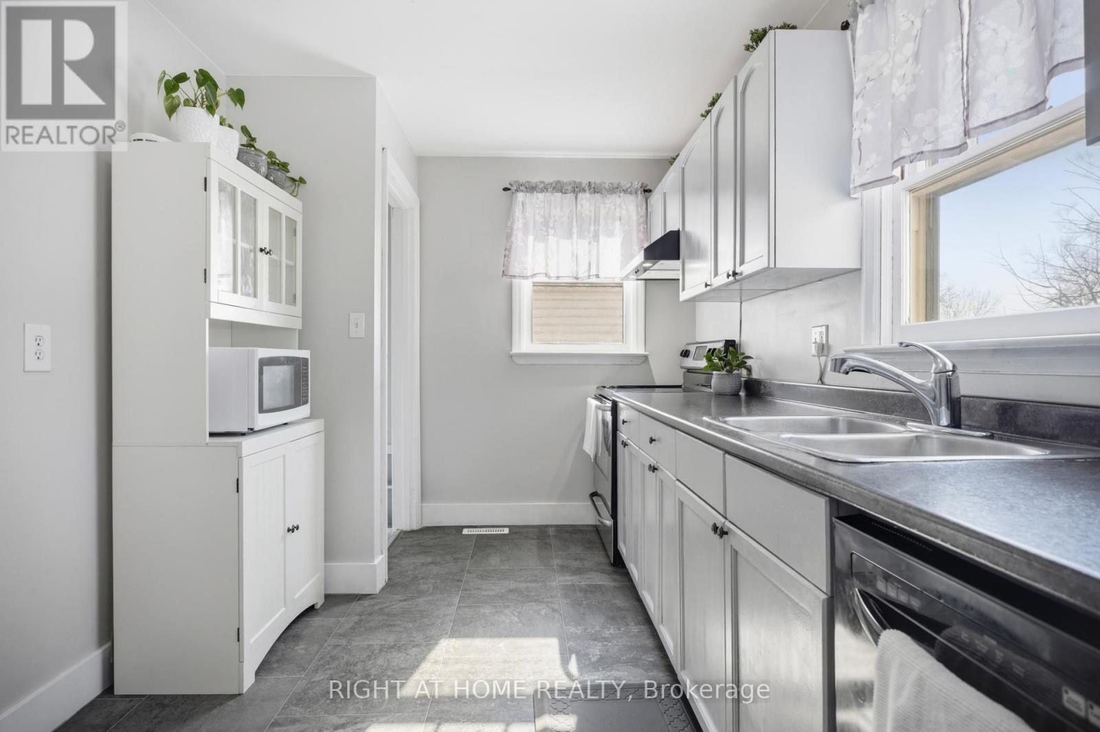 151 Hale Street, London East, Ontario N5W 1E5 - Photo 11 - X12857688