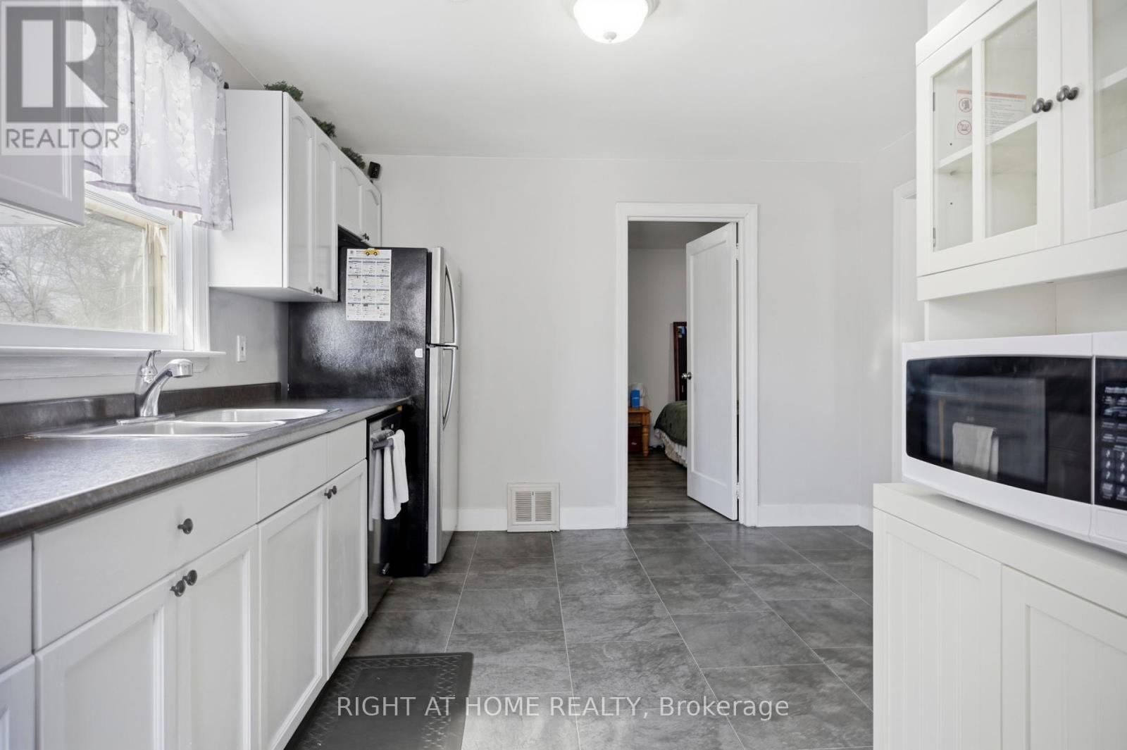 151 Hale Street, London East, Ontario N5W 1E5 - Photo 12 - X12857688