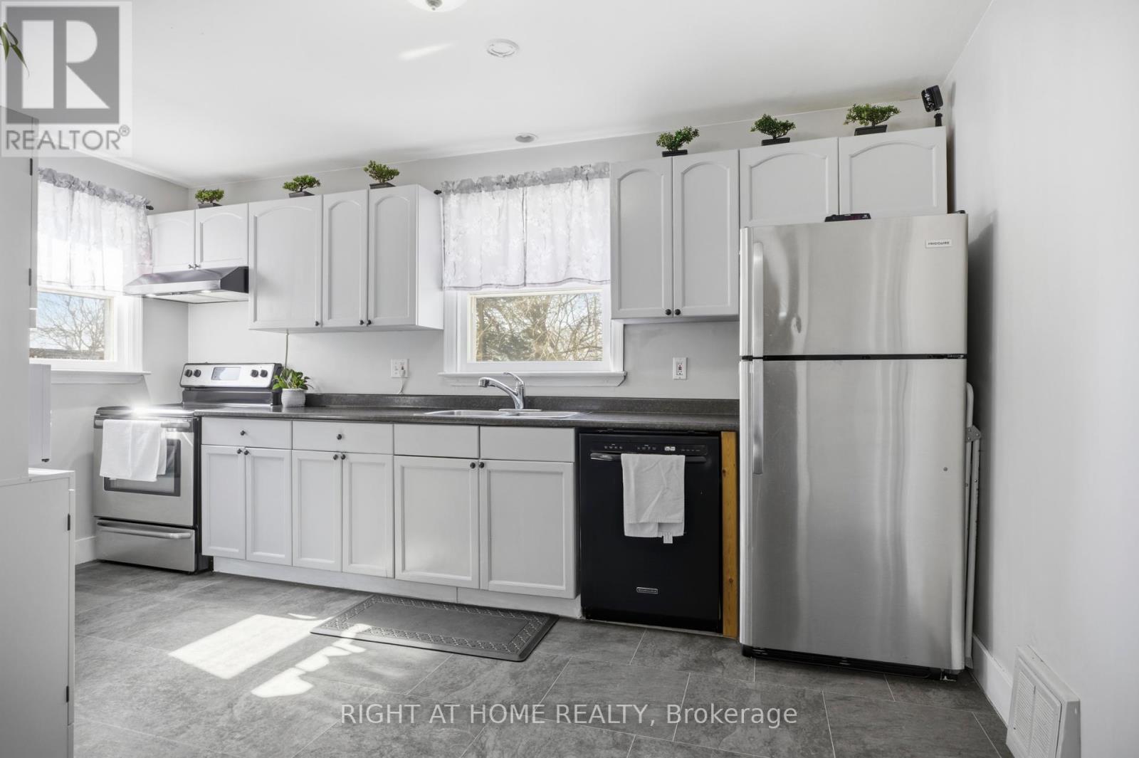 151 Hale Street, London East, Ontario N5W 1E5 - Photo 10 - X12857688