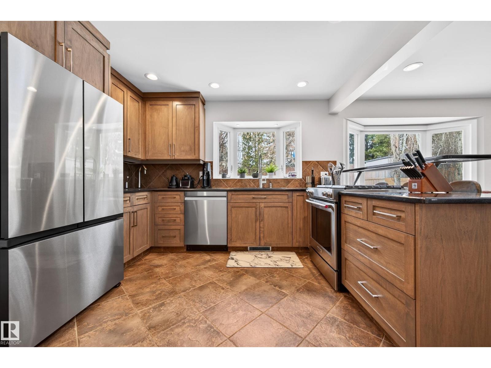 657 Village Dr, Sherwood Park, Alberta  T8A 4K7 - Photo 6 - E4476525