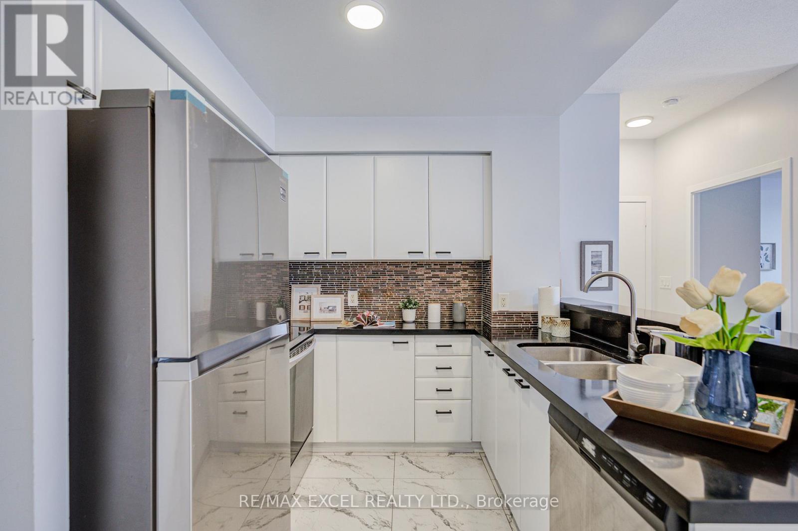 509 - 38 Lee Centre Drive, Toronto (Woburn), Ontario  M1H 3J7 - Photo 10 - E12859138