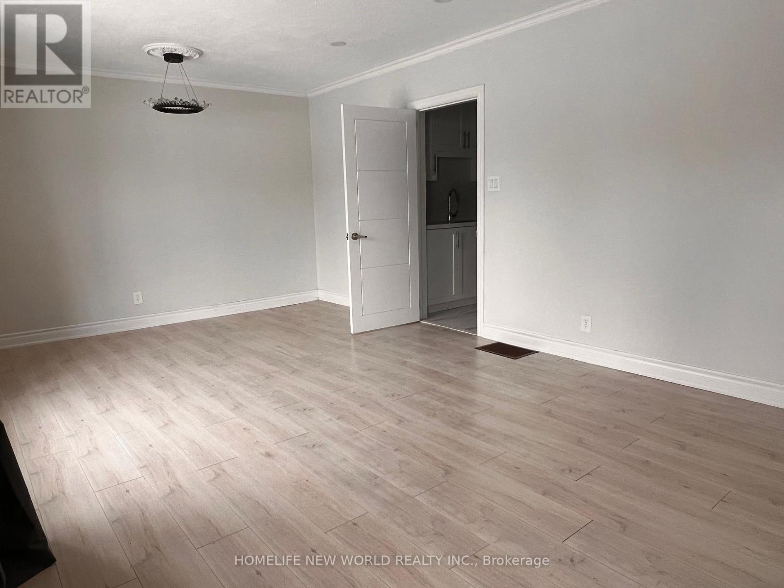 98 Thornton (Main Floor&lower Studio) Avenue, Bradford West Gwillimbury (Bradford), Ontario  L3Z 1N4 - Photo 2 - N12859140