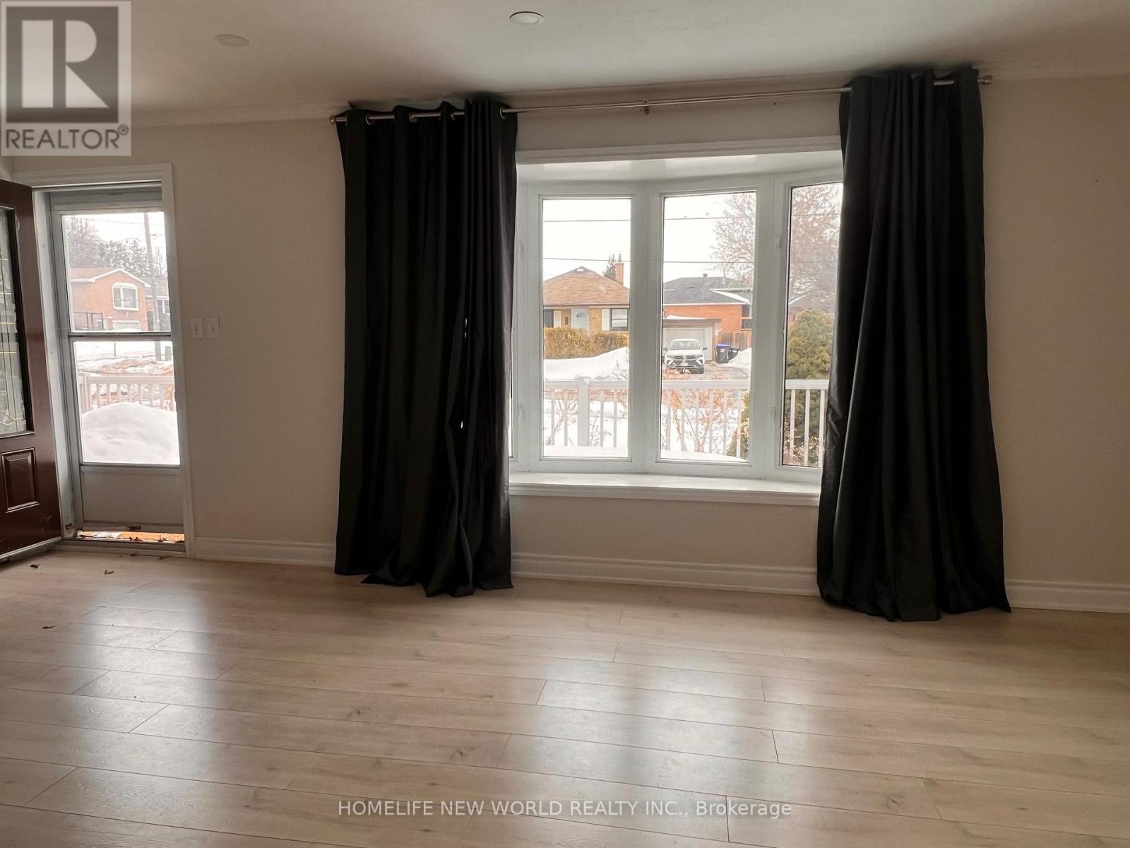 98 Thornton (Main Floor&lower Studio) Avenue, Bradford West Gwillimbury (Bradford), Ontario  L3Z 1N4 - Photo 3 - N12859140