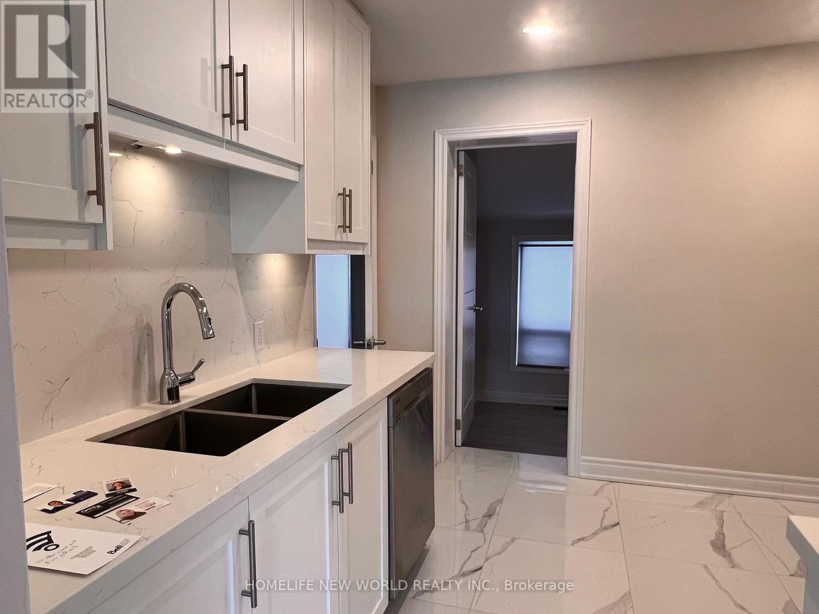 98 Thornton (Main Floor&lower Studio) Avenue, Bradford West Gwillimbury (Bradford), Ontario  L3Z 1N4 - Photo 4 - N12859140