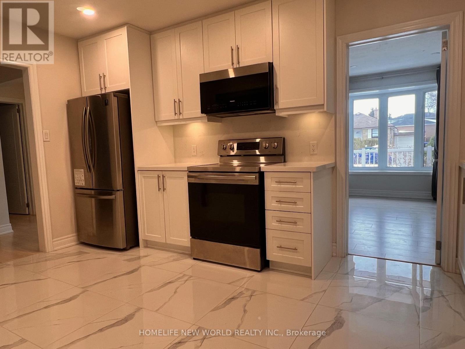 98 Thornton (Main Floor&lower Studio) Avenue, Bradford West Gwillimbury (Bradford), Ontario  L3Z 1N4 - Photo 5 - N12859140