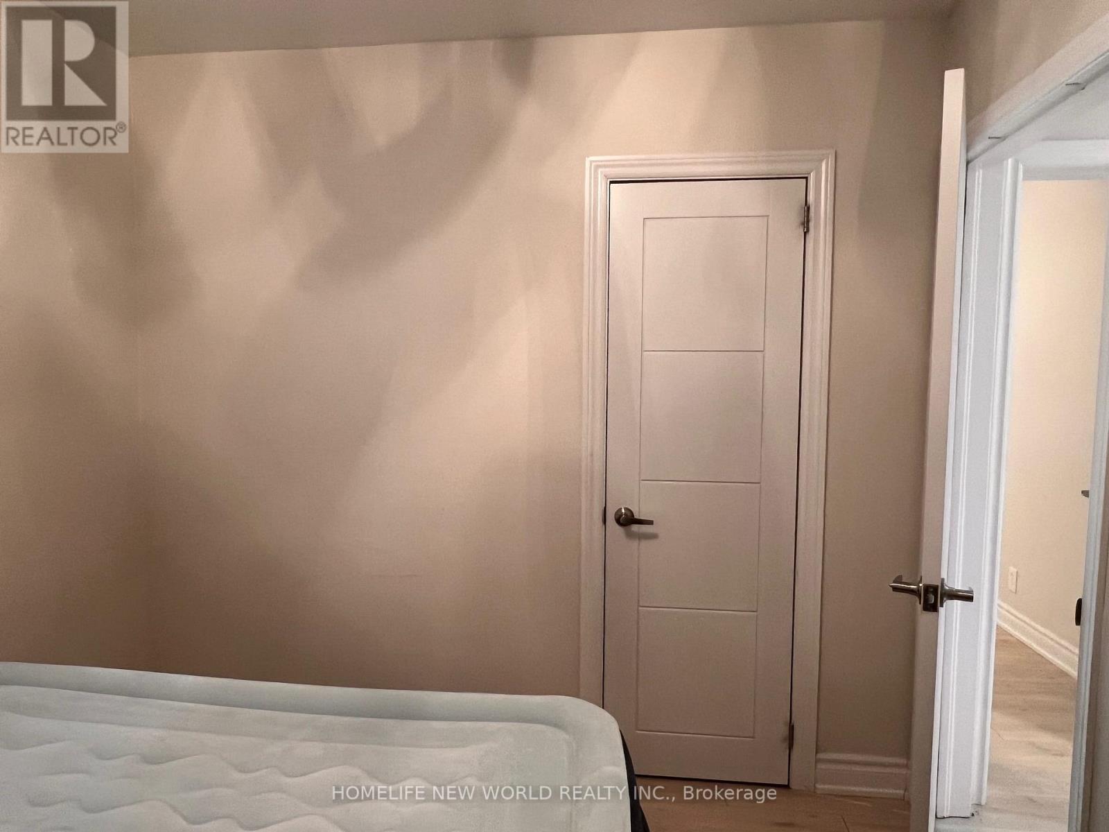 98 Thornton (Main Floor&lower Studio) Avenue, Bradford West Gwillimbury (Bradford), Ontario  L3Z 1N4 - Photo 9 - N12859140