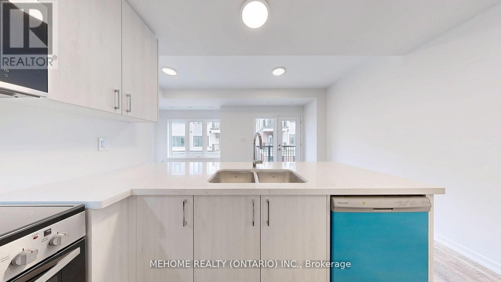 208 Matawin Lane, Richmond Hill, Ontario  L4B 1P4 - Photo 12 - N12858672