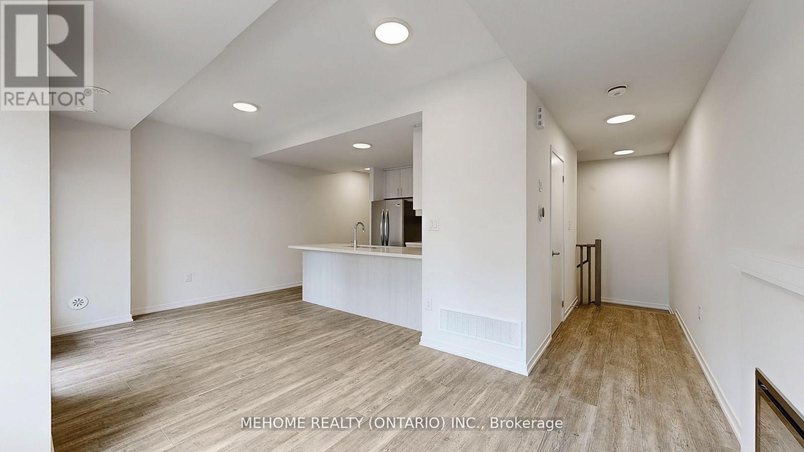 208 Matawin Lane, Richmond Hill, Ontario  L4B 1P4 - Photo 3 - N12858672