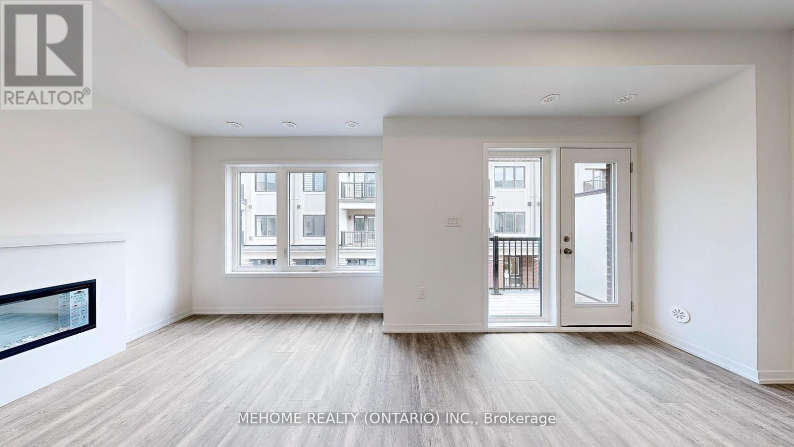 208 Matawin Lane, Richmond Hill, Ontario  L4B 1P4 - Photo 4 - N12858672