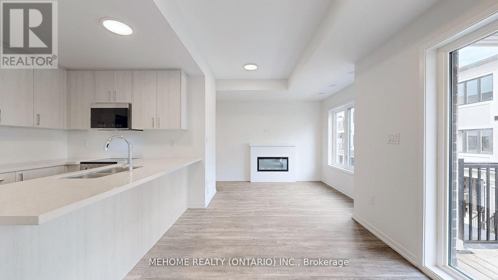 208 Matawin Lane, Richmond Hill, Ontario  L4B 1P4 - Photo 6 - N12858672