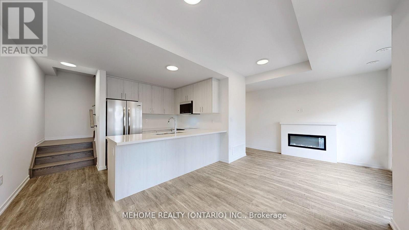 208 Matawin Lane, Richmond Hill, Ontario  L4B 1P4 - Photo 5 - N12858672