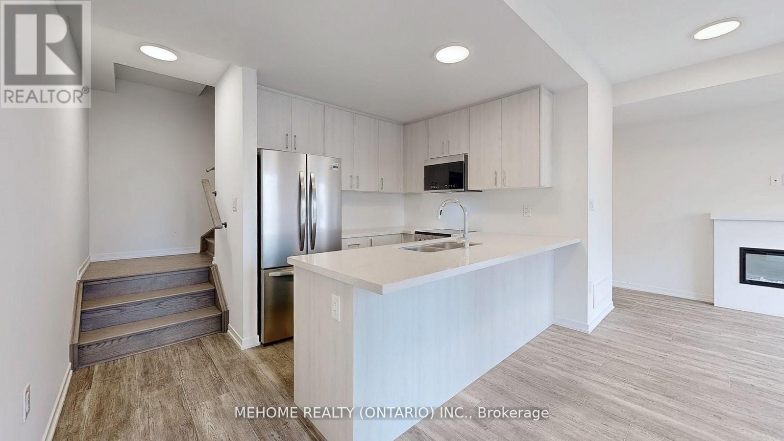 208 Matawin Lane, Richmond Hill, Ontario  L4B 1P4 - Photo 9 - N12858672