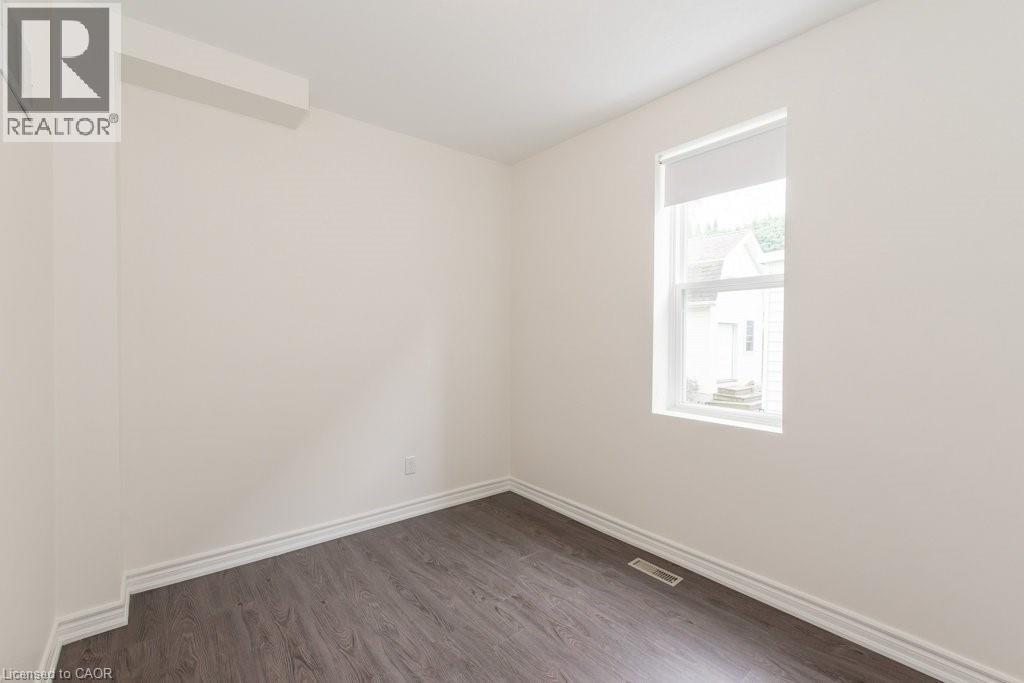 8 Roslin Avenue S Unit# B, Waterloo, Ontario  N2L 2G5 - Photo 13 - 40810502