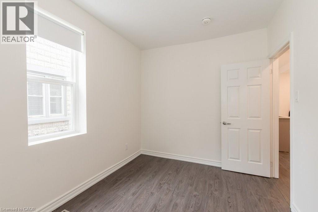 8 Roslin Avenue S Unit# B, Waterloo, Ontario  N2L 2G5 - Photo 14 - 40810502