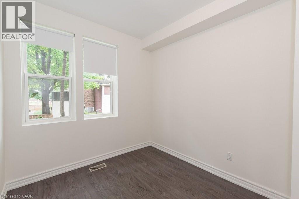 8 Roslin Avenue S Unit# B, Waterloo, Ontario  N2L 2G5 - Photo 16 - 40810502