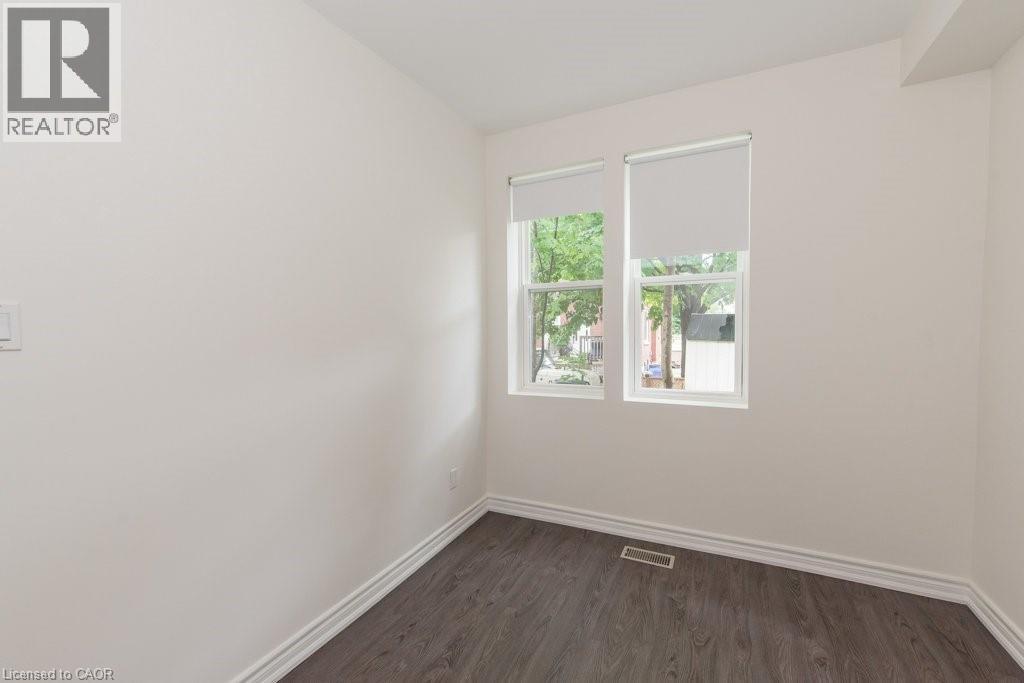 8 Roslin Avenue S Unit# B, Waterloo, Ontario  N2L 2G5 - Photo 18 - 40810502