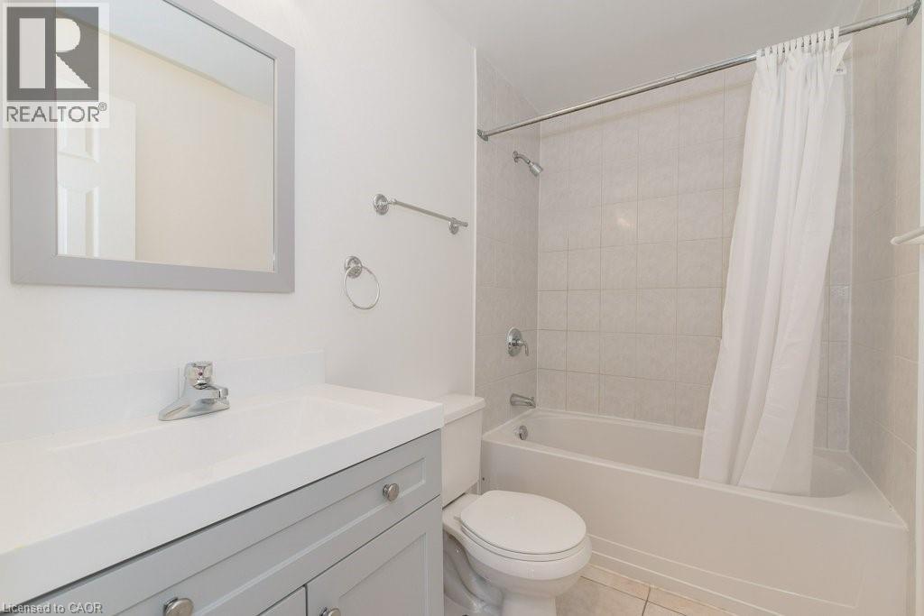 8 Roslin Avenue S Unit# B, Waterloo, Ontario  N2L 2G5 - Photo 19 - 40810502