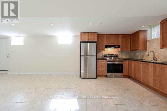 Lower Unit - 128 Watsonbrook Drive, Brampton, Ontario  L6R 0S1 - Photo 5 - W12859132