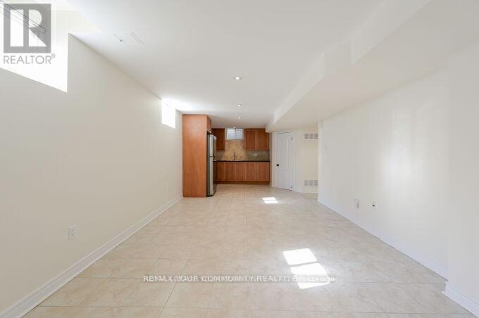 Lower Unit - 128 Watsonbrook Drive, Brampton, Ontario  L6R 0S1 - Photo 8 - W12859132