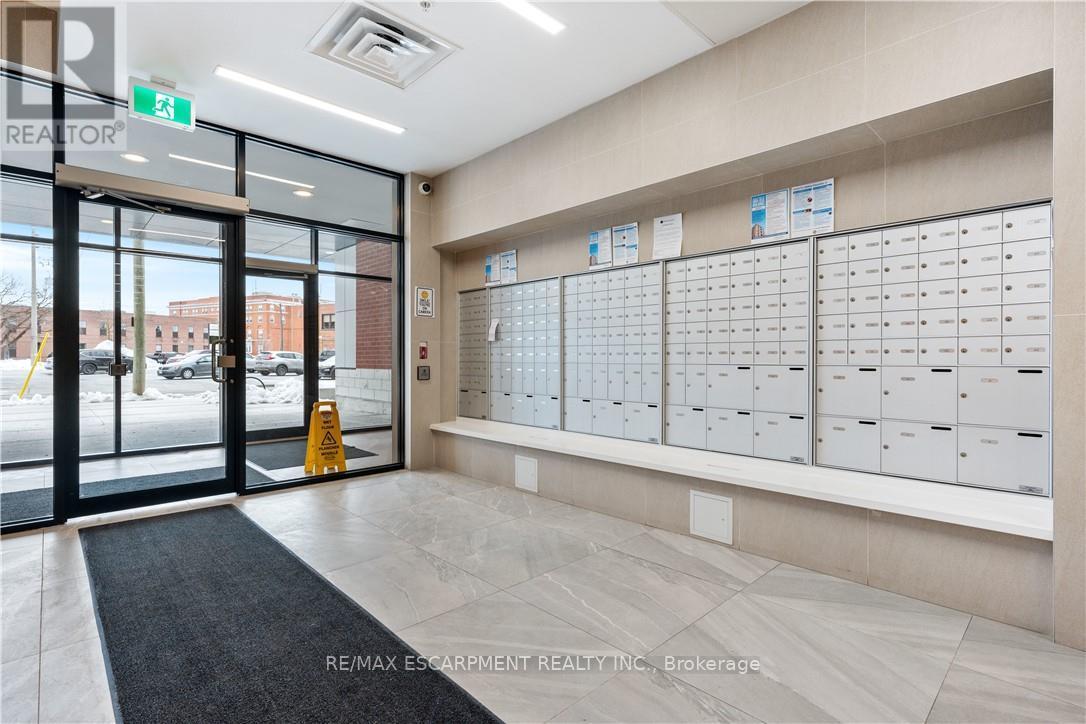 607 - 1 Wellington Street W, Brantford, Ontario M5A 0W7 - Photo 2 - X12859130