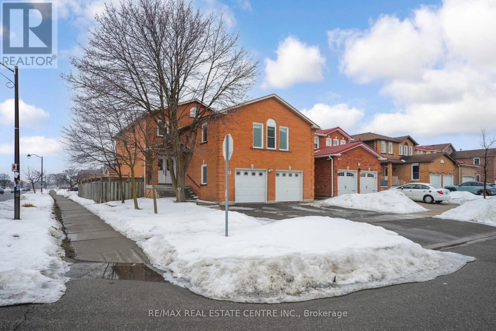 53 Thorntree Crescent, Brampton, Ontario  L6Y 3Y1 - Photo 2 - W12793360