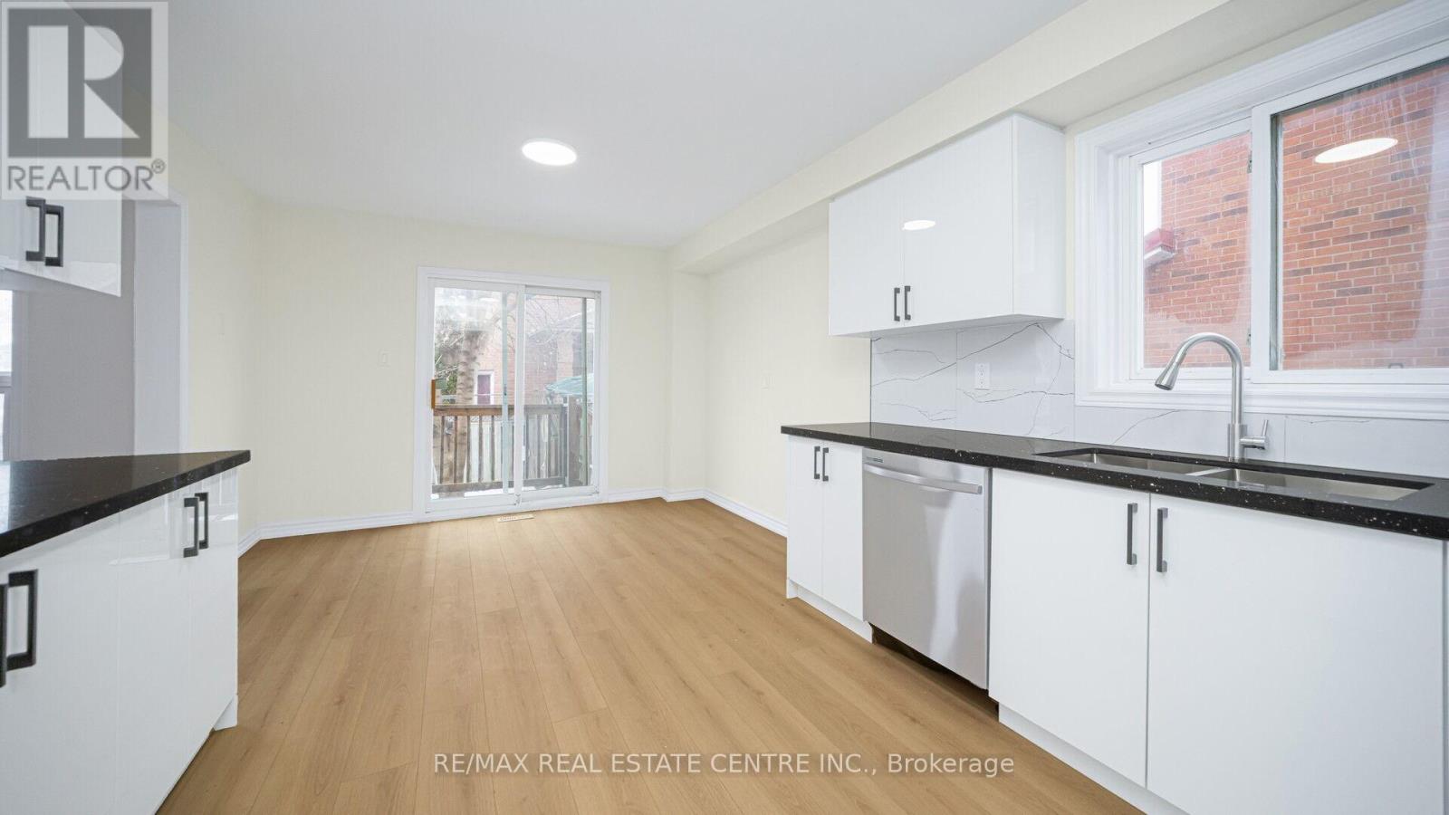 53 Thorntree Crescent, Brampton, Ontario  L6Y 3Y1 - Photo 8 - W12793360