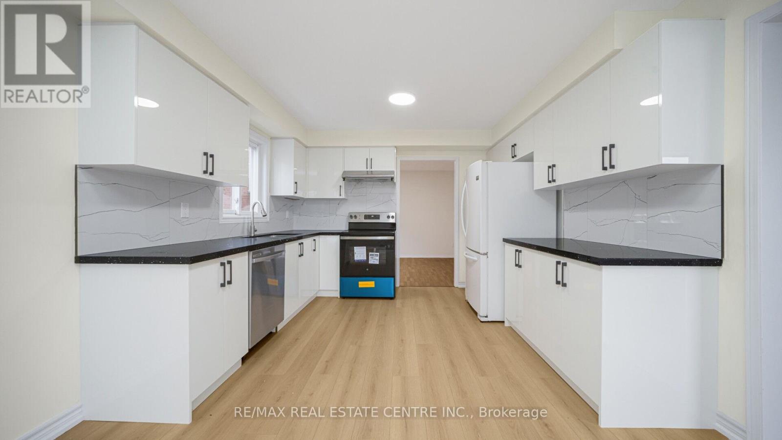 53 Thorntree Crescent, Brampton, Ontario  L6Y 3Y1 - Photo 9 - W12793360