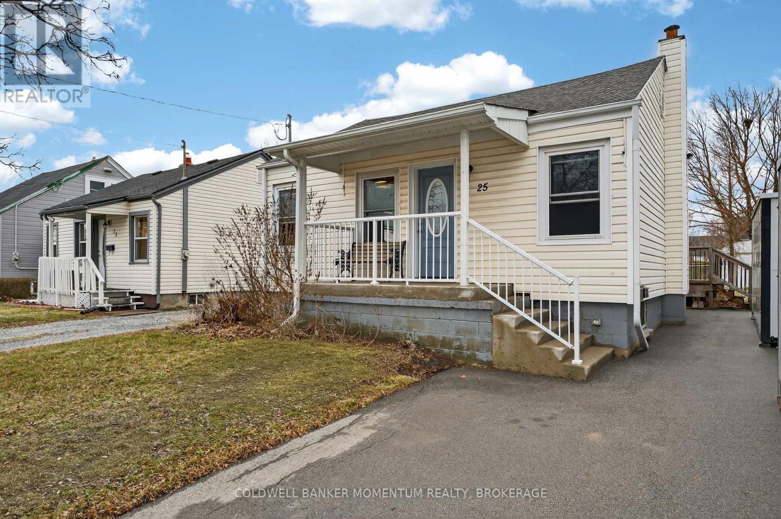 25 Coventry Street, St. Catharines, Ontario L2R 2X6 - Photo 3 - X12859178