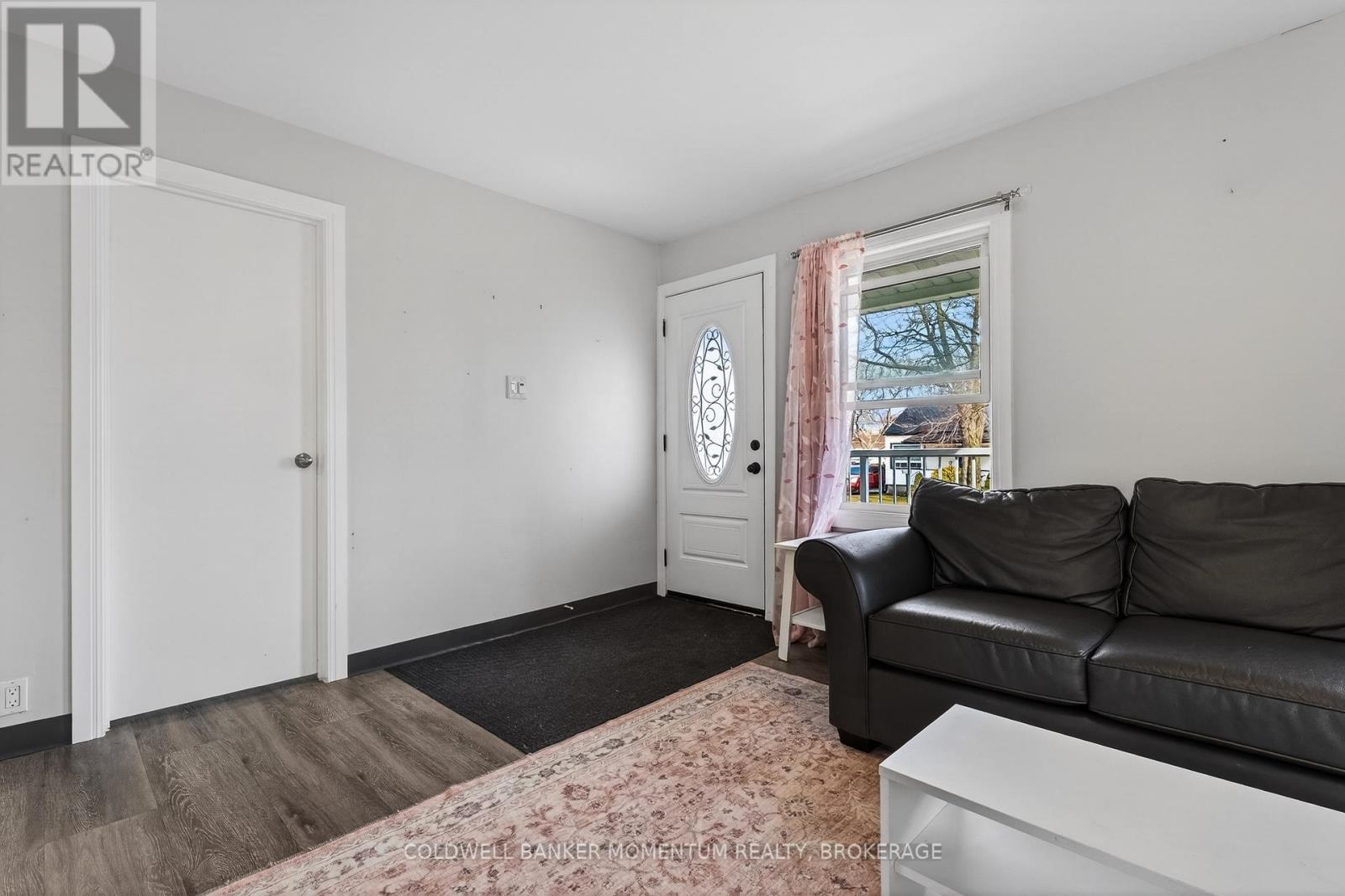 25 Coventry Street, St. Catharines, Ontario L2R 2X6 - Photo 8 - X12859178