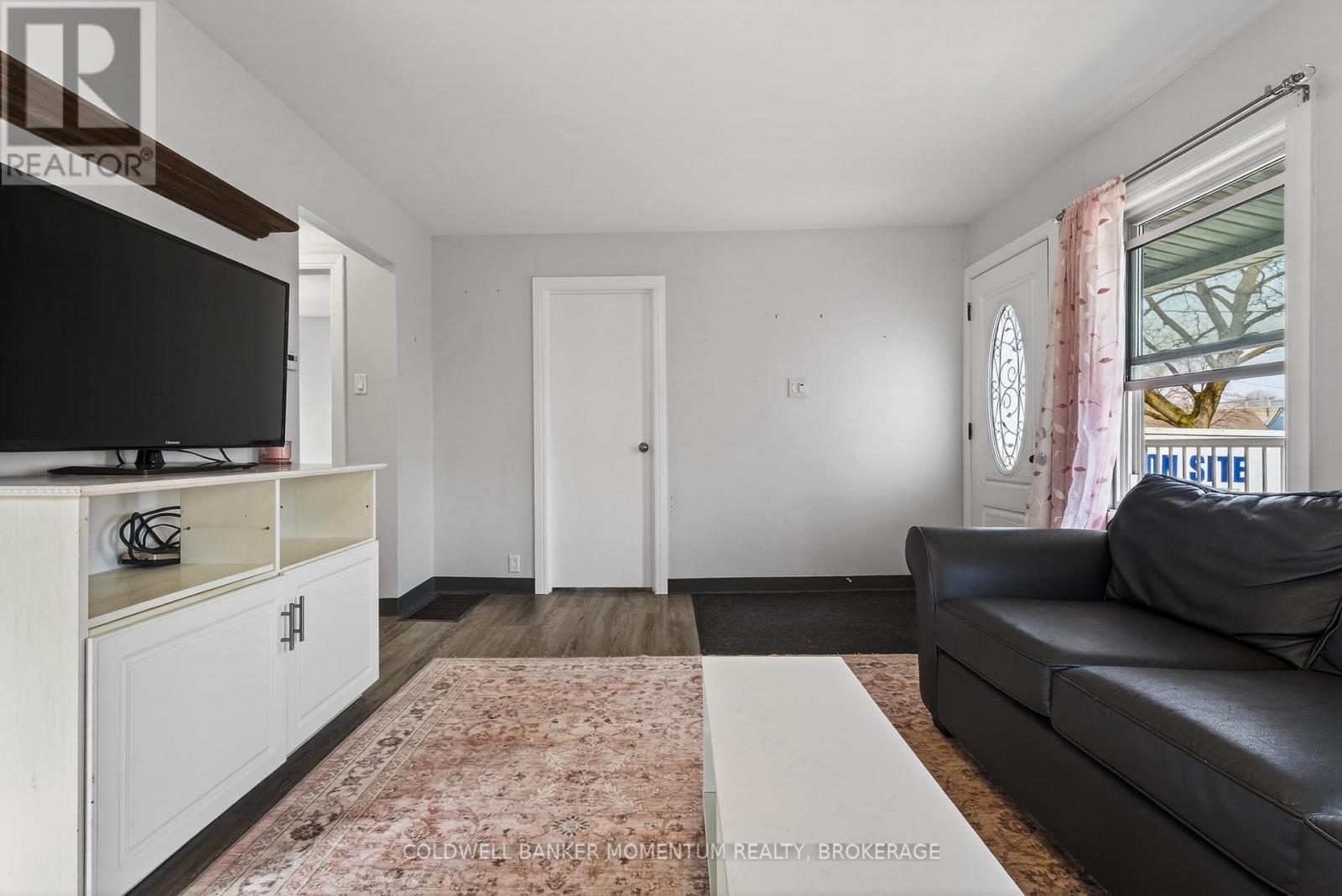 25 Coventry Street, St. Catharines, Ontario L2R 2X6 - Photo 9 - X12859178