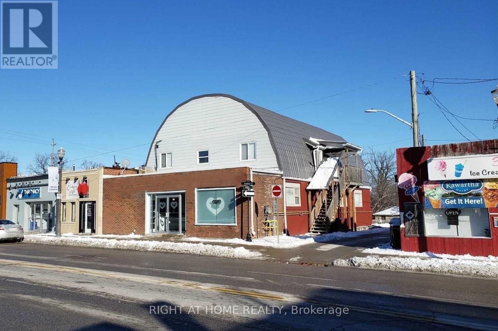 17 Barrie Street, Bradford West Gwillimbury (Bradford), Ontario  L3Z 2A1 - Photo 2 - N12859156