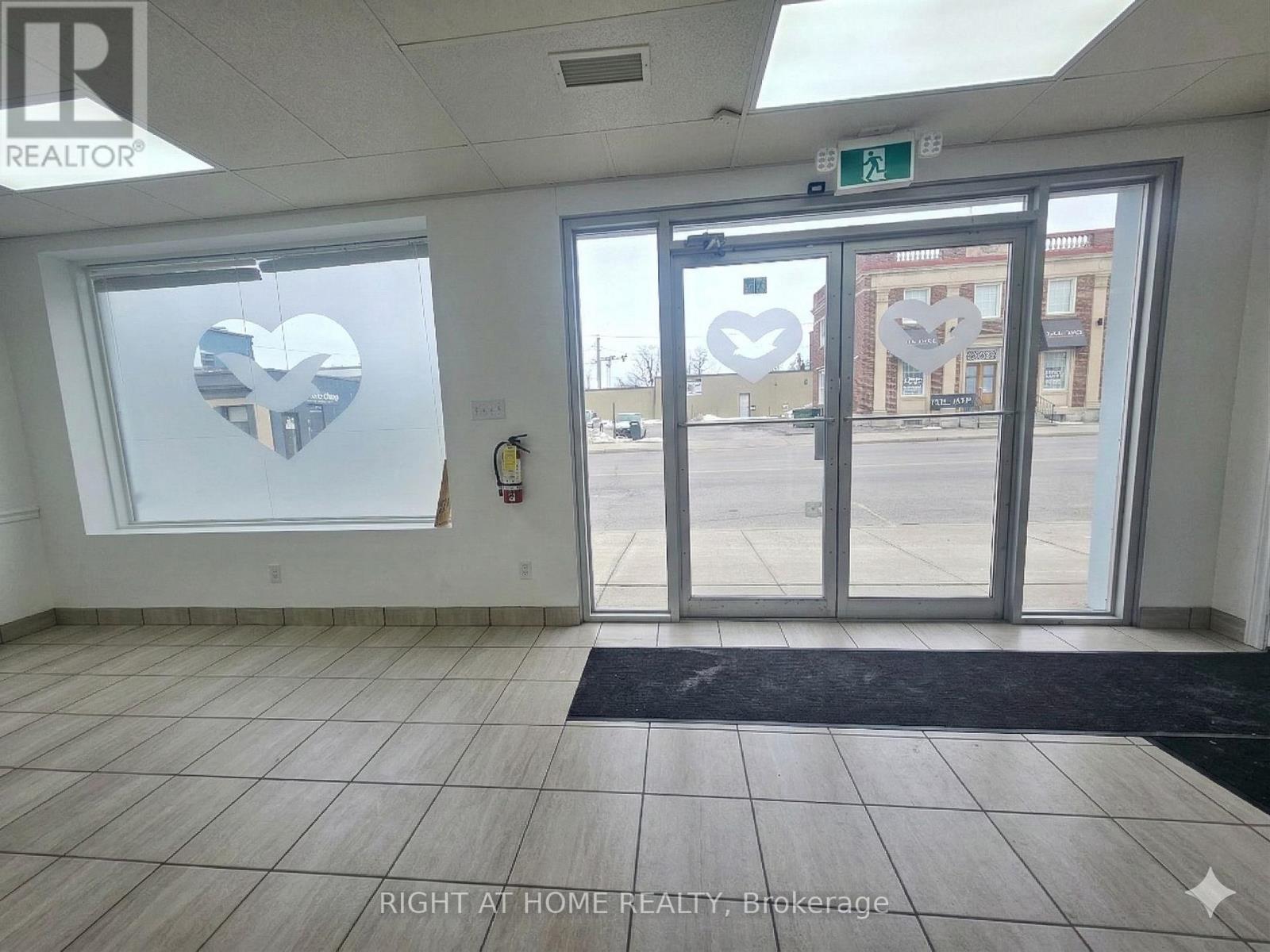 17 Barrie Street, Bradford West Gwillimbury (Bradford), Ontario  L3Z 2A1 - Photo 3 - N12859156