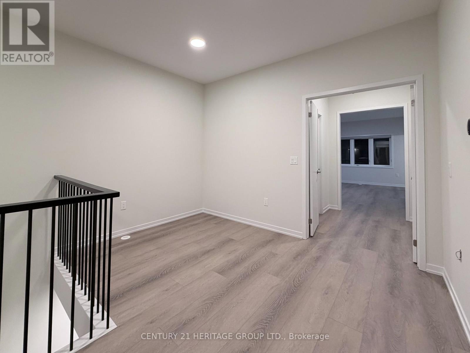 6 Helmkay Avenue, Richmond Hill, Ontario  L4E 1P4 - Photo 10 - N12859160